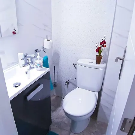 Cool And Big 50 Mt By The Ocean 6-8 Pax Apartment *