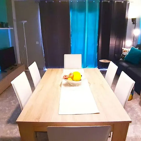 Apartment Cool And Big 50 Mt By The Ocean 6-8 Pax *