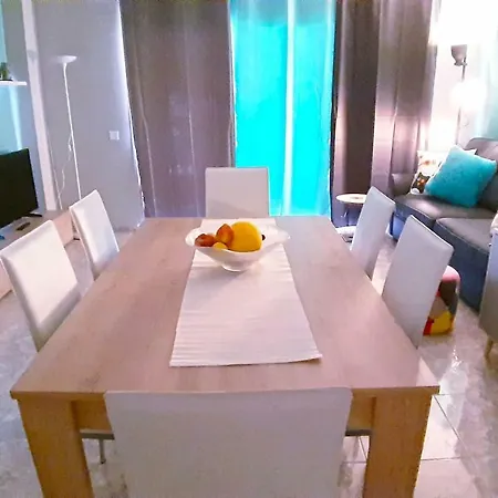 Apartment Cool And Big 50 Mt By The Ocean 6-8 Pax