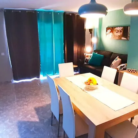 Apartment Cool And Big 50 Mt By The Ocean 6-8 Pax *
