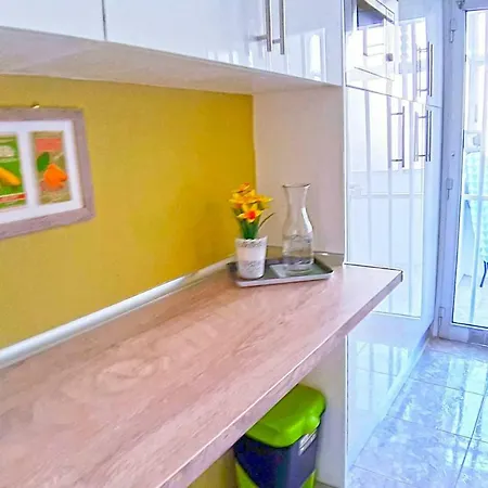 Apartment Cool And Big 50 Mt By The Ocean 6-8 Pax