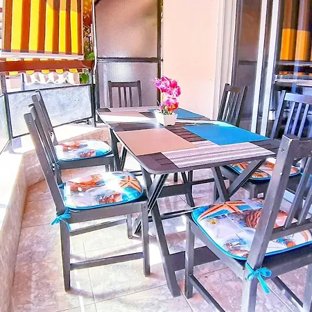 Apartment Cool And Big 50 Mt By The Ocean 6-8 Pax